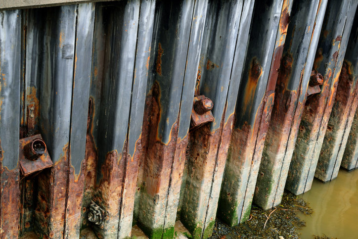 Flood defence wall